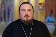 Священник рассказал, почему вел службу на казахском языке