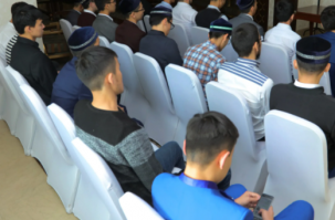 ШЕТ ЕЛДІҢ КҮМӘНДІ ОҚУ ОРЫНДАРЫНДА ДІНИ БІЛІМ АЛУДЫҢ СОҢЫ НЕГЕ ӘКЕЛУІ МҮМКІН?