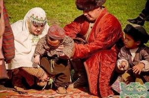 Дін мен дәстүр: үйлесімділік пе, әлде қарама-қайшылық па?
